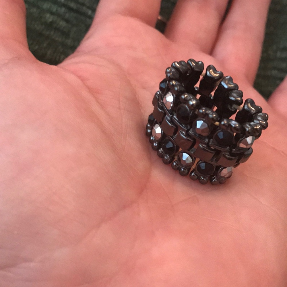 Exquisite black ring - Picture 2 of 3